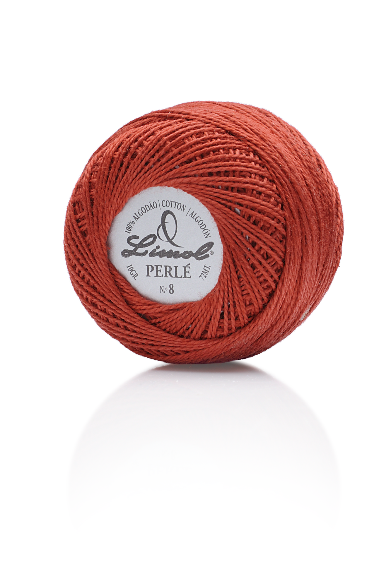 Rolo de linha de algodão castanho avermelhado com etiqueta central