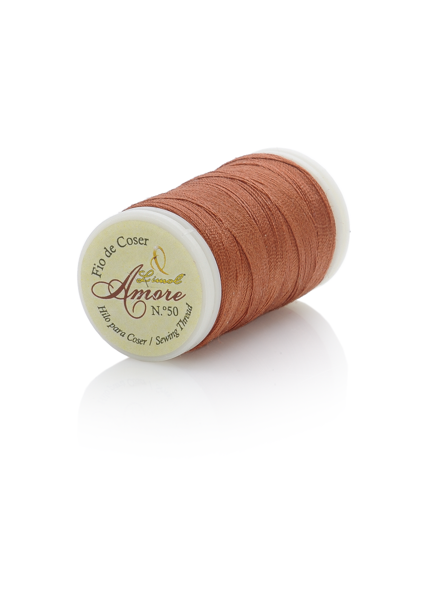 Carretel de linha de coser castanha com etiqueta Amore Nº 50