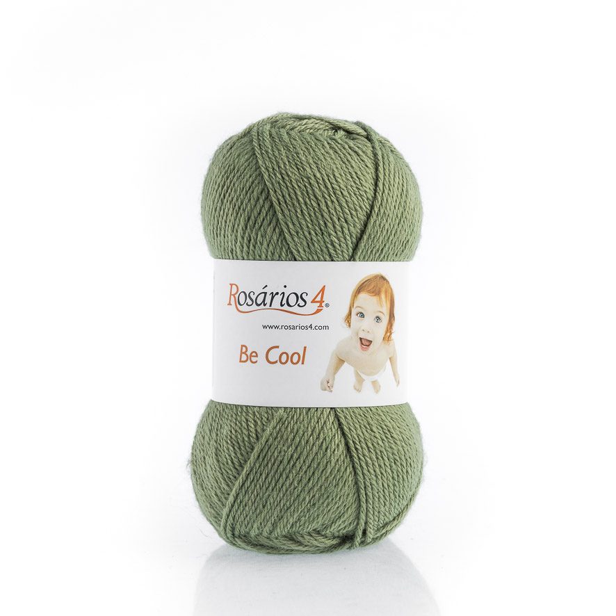 Novelo de lã verde Rosários 4 com etiqueta branca e texto Be Cool