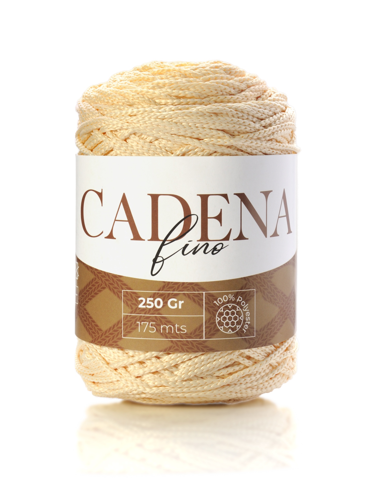 Novelo de fio creme com etiqueta CADENA fino e informações de peso e comprimento.