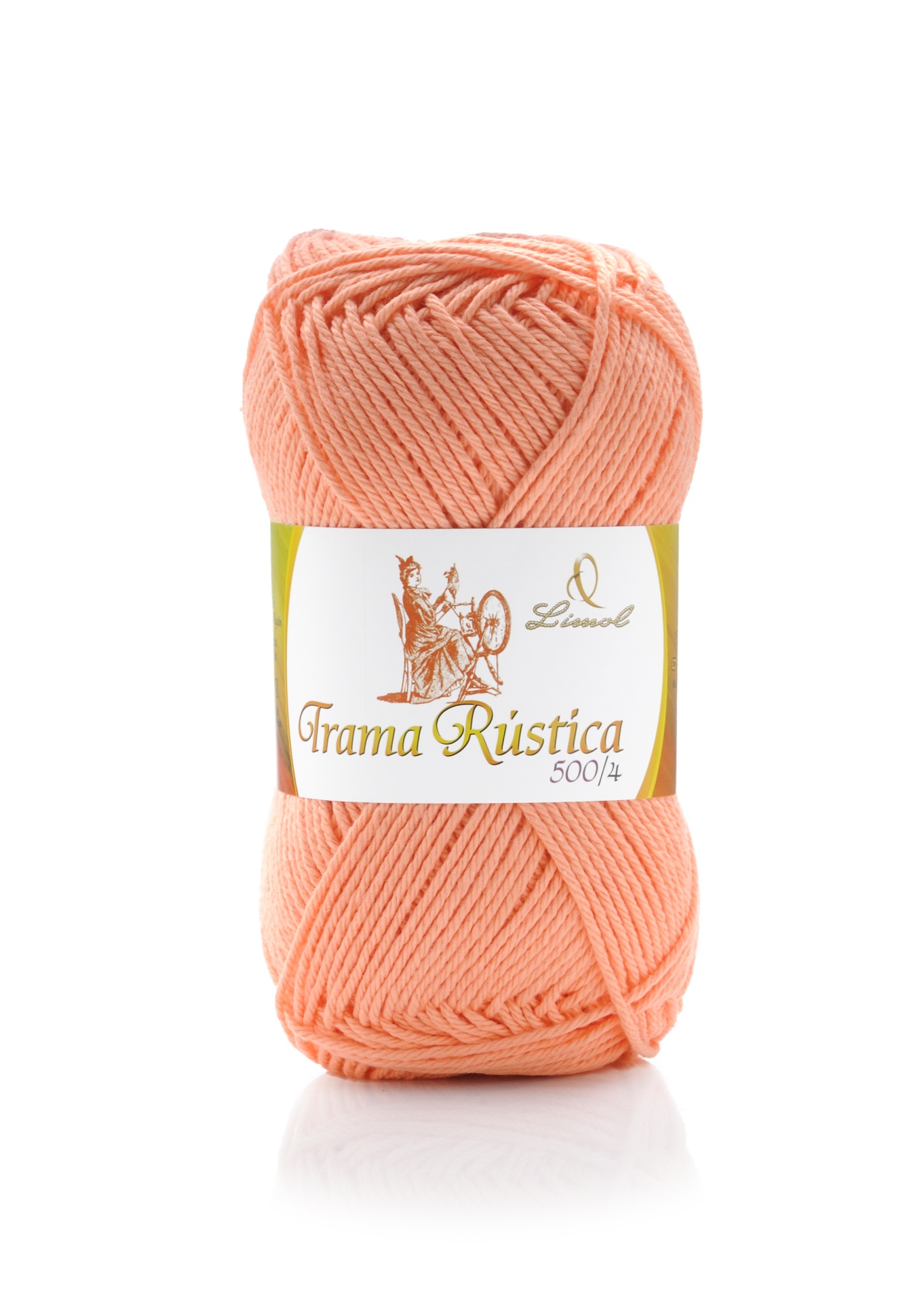 Novelo de fio cor pêssego com etiqueta Trama Rustica