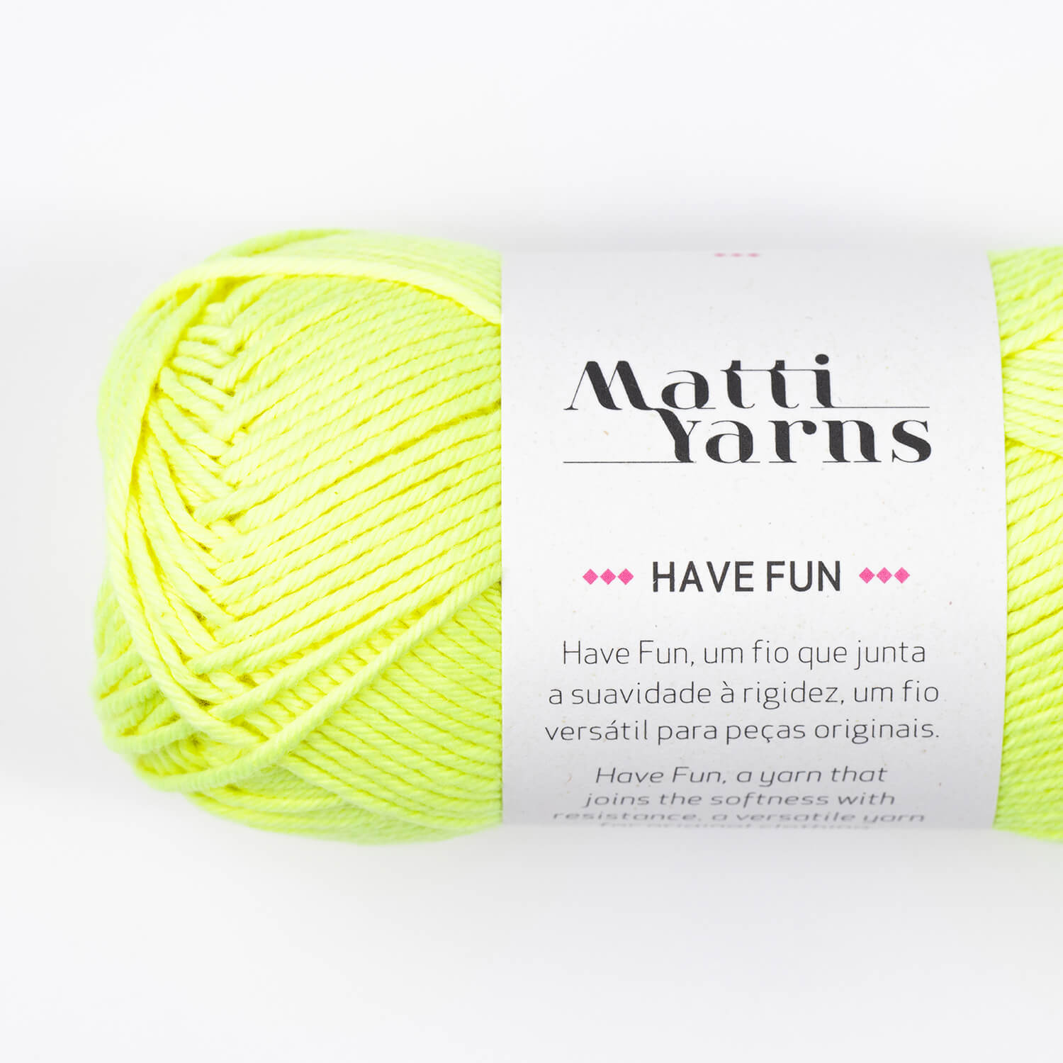 Novelo de lã amarela fluorescente da Matti Yarns com etiqueta branca