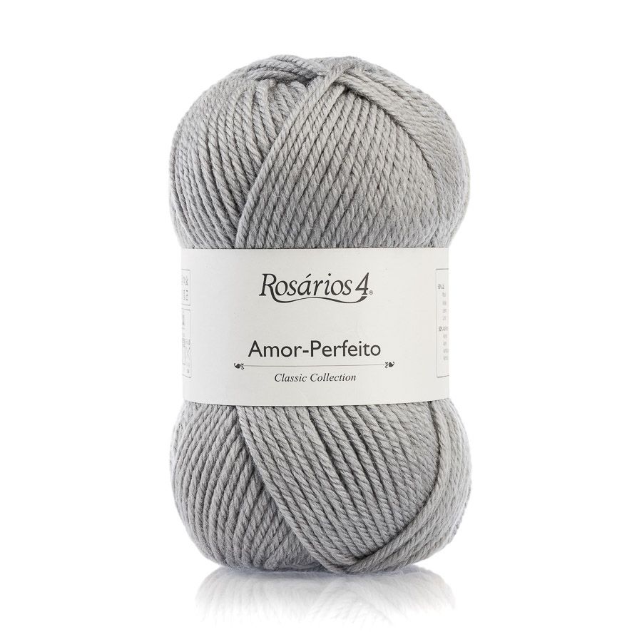 Novelo de lã cinzenta da marca Rosários 4 com etiqueta branca