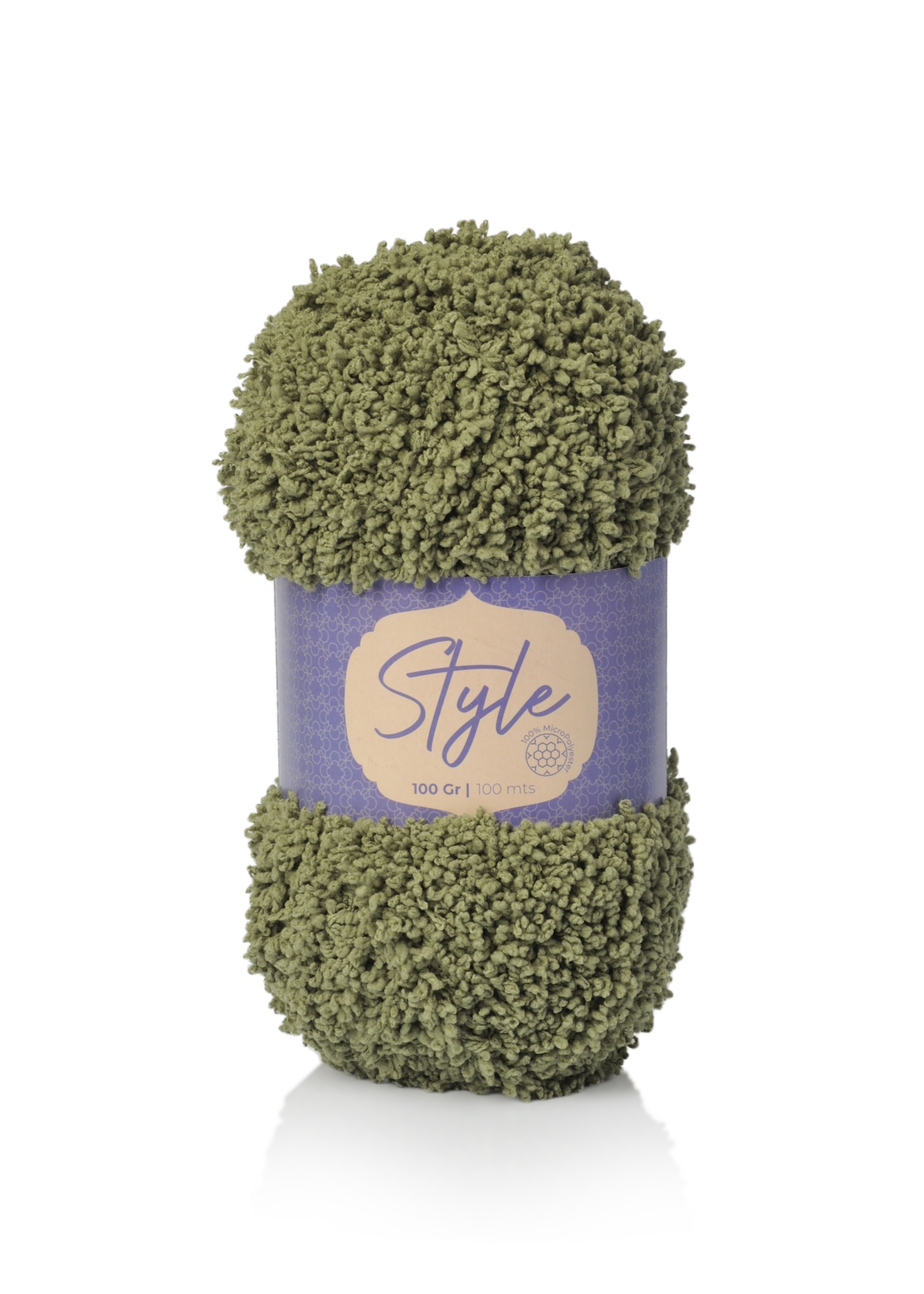 Novelo de fio verde com etiqueta roxa 'Style 100 GT 100 mts'