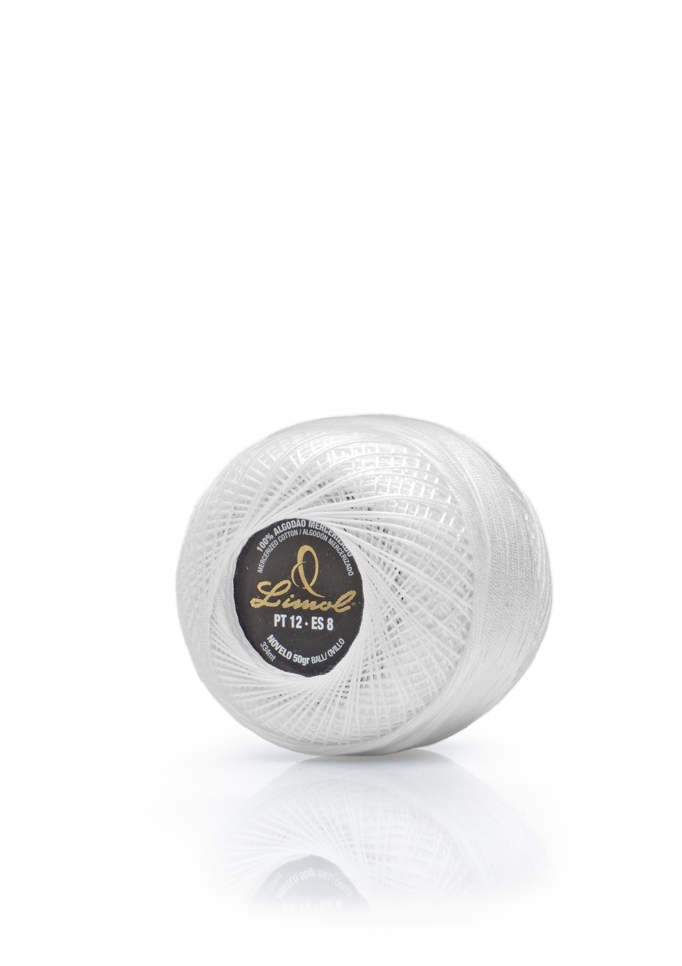 Rolo de linha branca com etiqueta preta