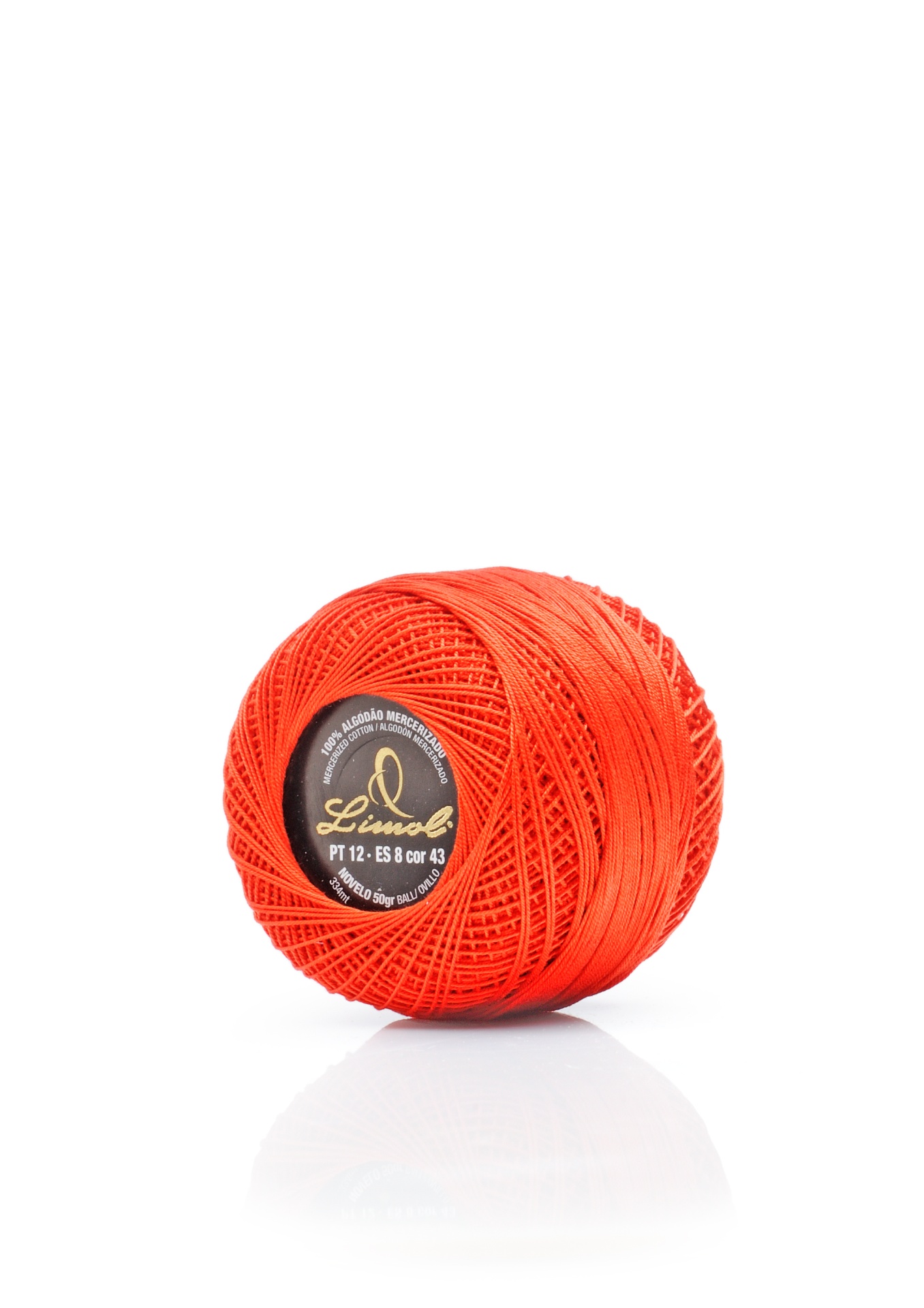 Novelo de linha de algodão laranja com etiqueta preta ao centro