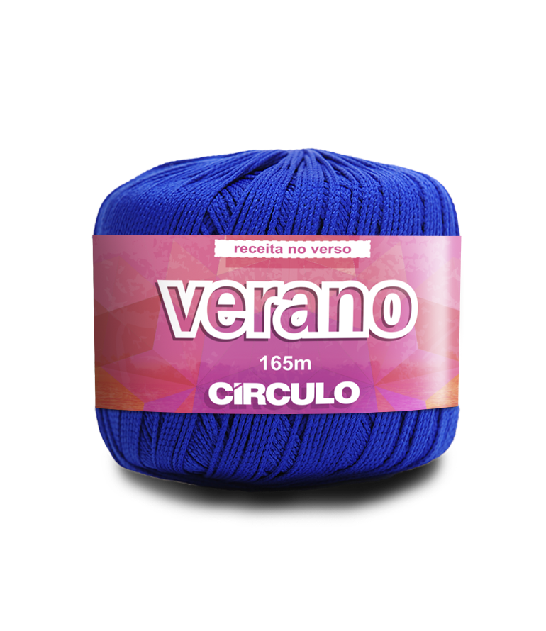 Novelo de fio azul com etiqueta rosa da marca Circulo