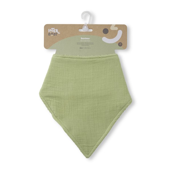 Babete triangular verde claro com etiqueta da marca INTERBABY