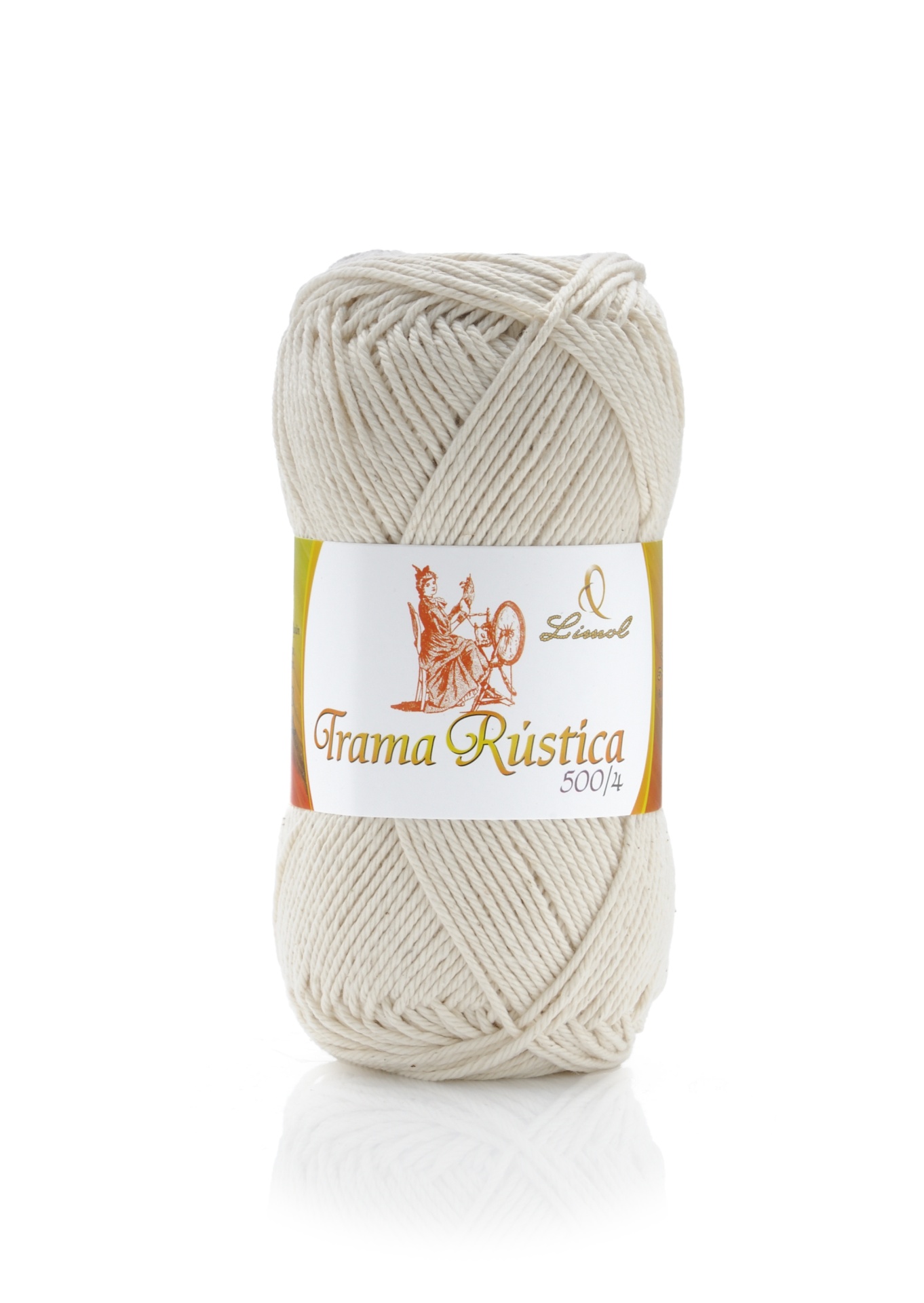 Novelo de fio de lã cor bege claro com rótulo branco Trama Rústica 500/4