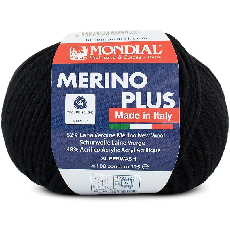 Novelo de lã preta da Mondial Merino Plus com etiqueta informativa