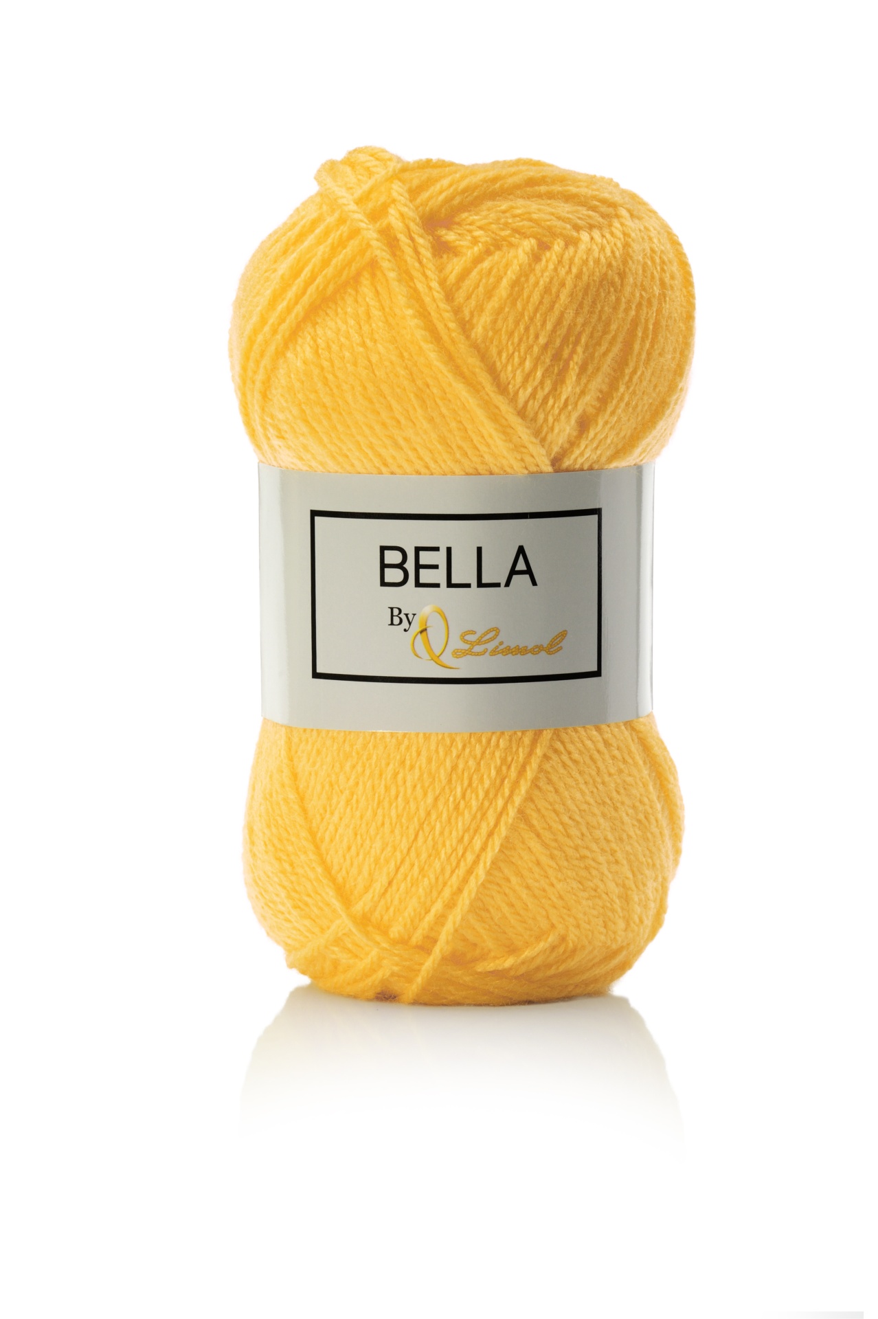 Novelo de lã amarelo com etiqueta branca e texto preto e dourado.