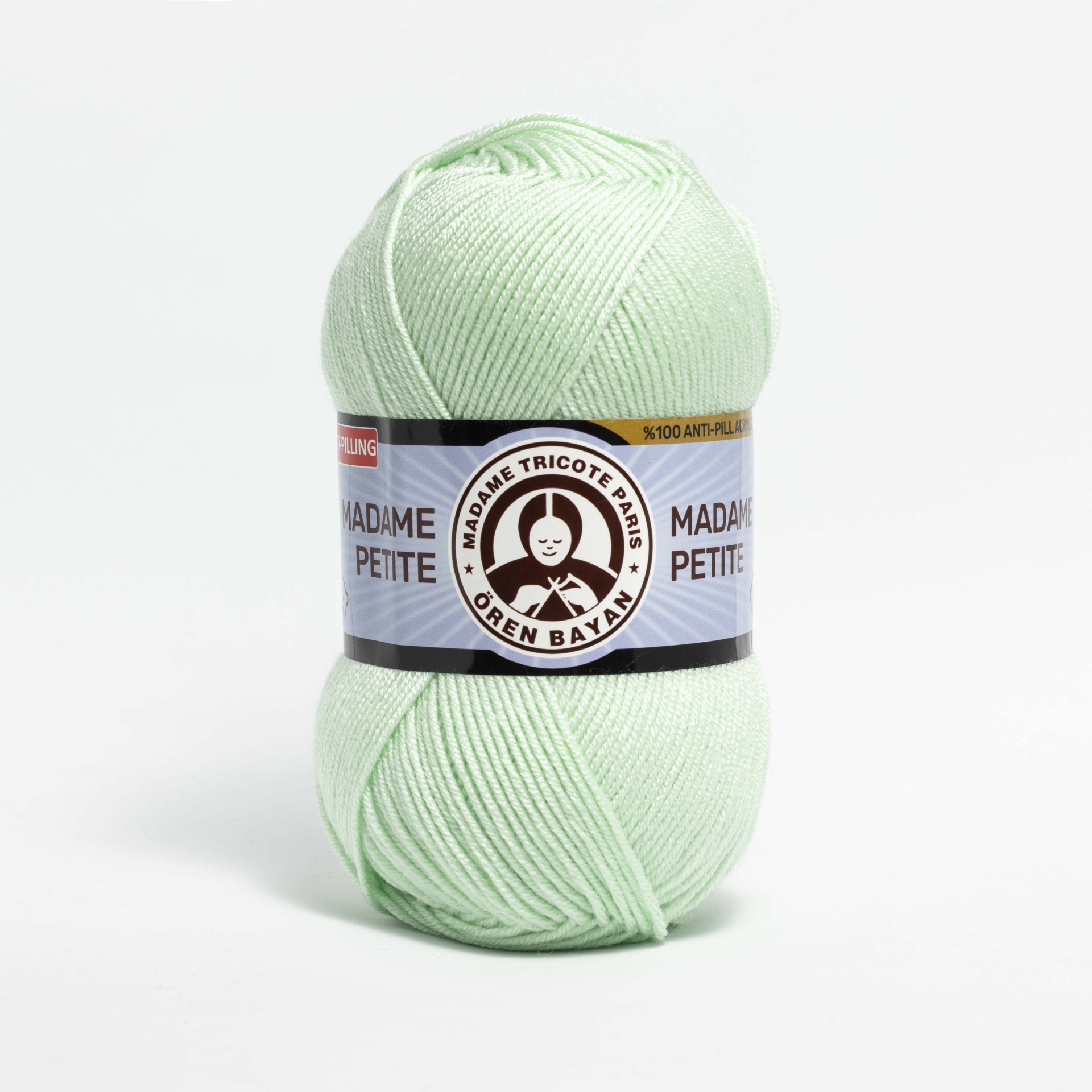 Novelo de lã verde clara com etiqueta MADAME TRICOTE PARIS