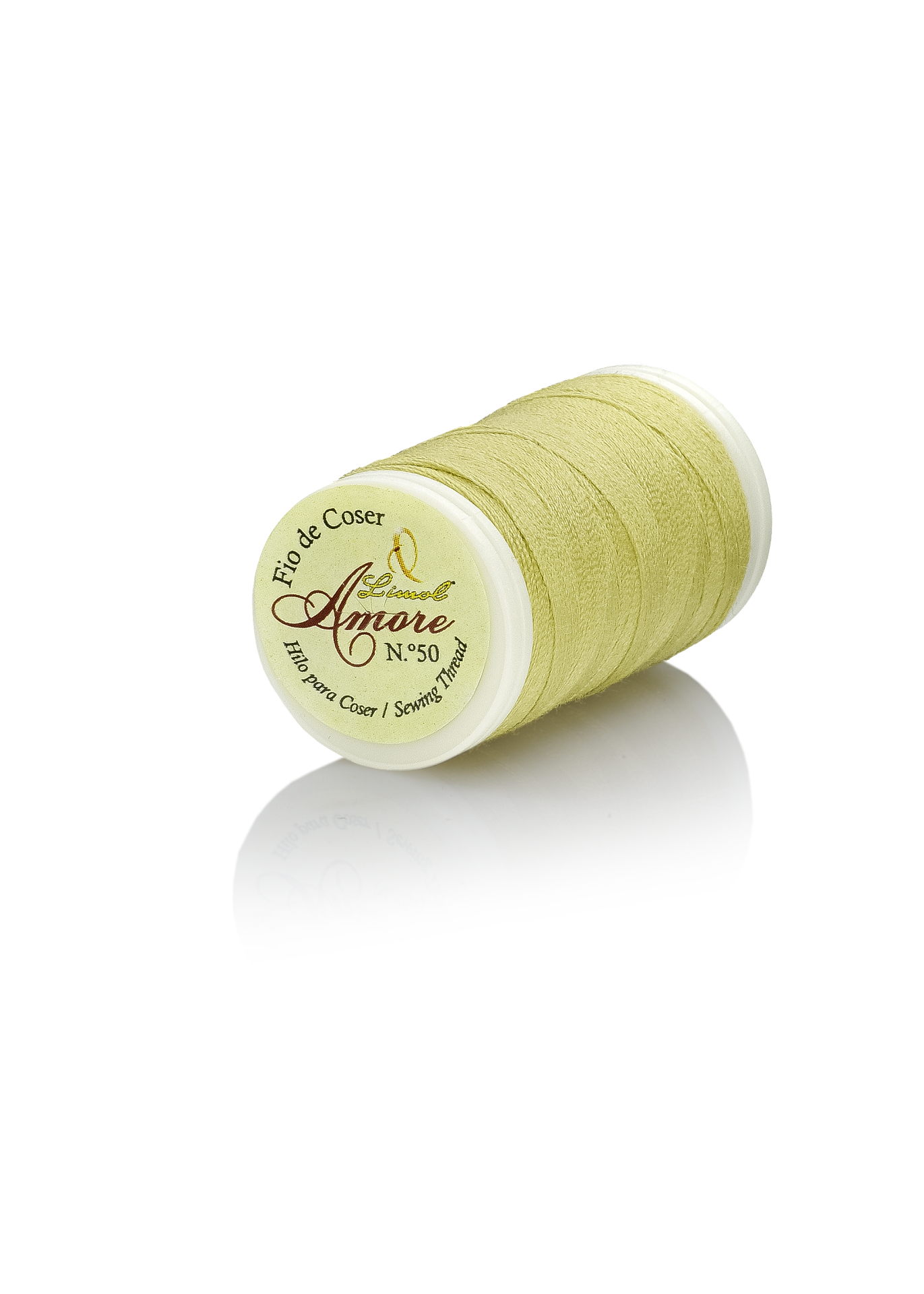 Carretel de linha de costura verde claro com etiqueta branca