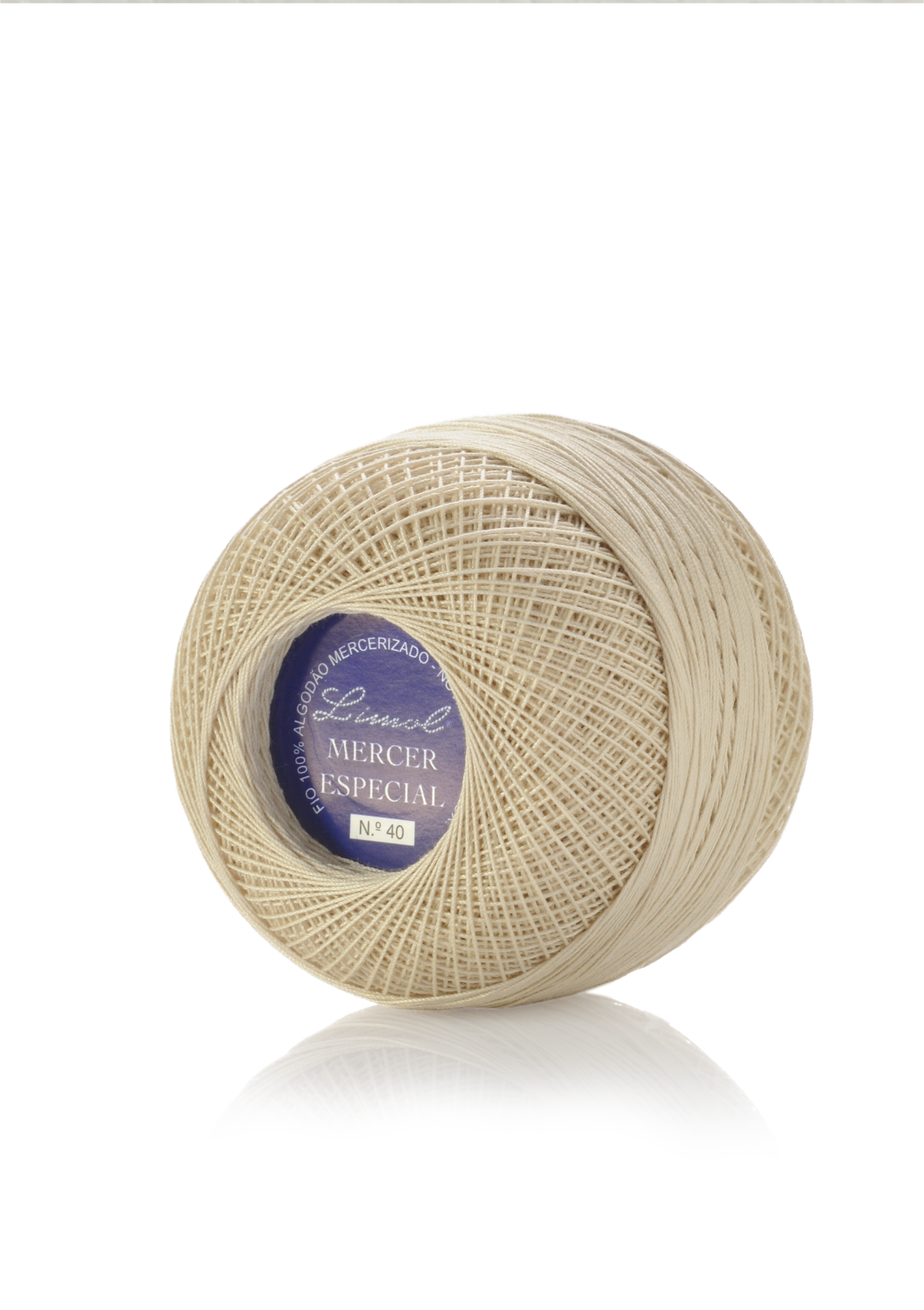 Rolo de linha de algodão mercerizado bege com etiqueta azul