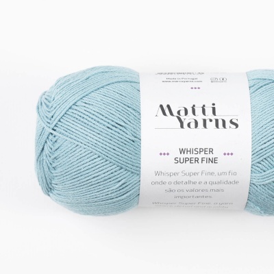 Novelo de fio azul claro Matti Yarns Whisper Super Fine