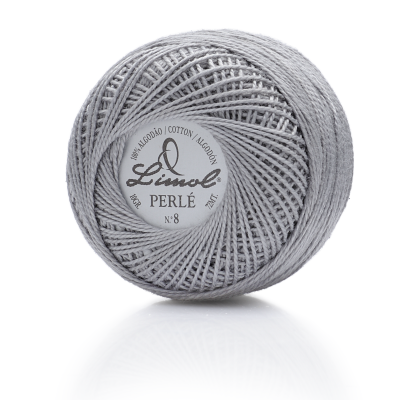 Novelo de linha de algodão cinza com rótulo Limol Perlé N.º 8