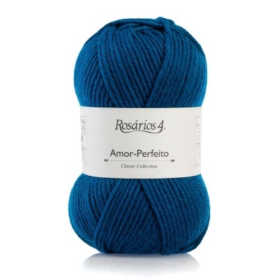 Novelo de lã azul escuro com etiqueta Rosários 4 Amor-Perfeito