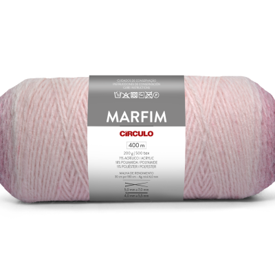 Novelo de fio para tricot em tons rosa e roxo com etiqueta cinza e texto visível