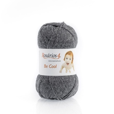 Novelo de lã cinzenta com etiqueta Rosários 4 e imagem de bebé