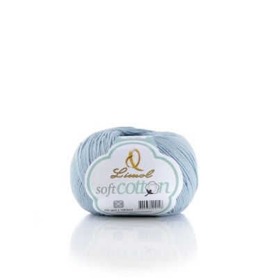 Novelo de fio azul claro Lanasol soft cotton com etiqueta branca