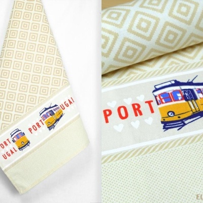 Toalha bege com padrão de losangos e faixa decorativa com elétrico e texto PORTUGAL