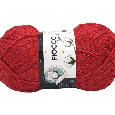 Novelo de lã vermelho com etiqueta branca FIOCCO 100% algodão