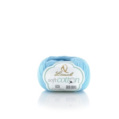 Novelo de lã azul claro da marca Lincol com etiqueta branca