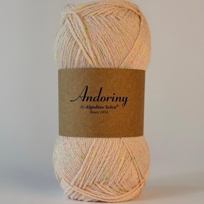 Novelo de fio colorido com rótulo castanho Andoriny