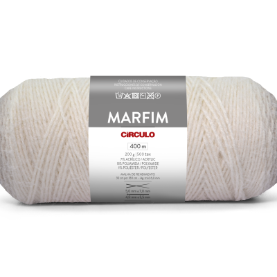 Novelo de lã branco com etiqueta cinzenta e vermelha