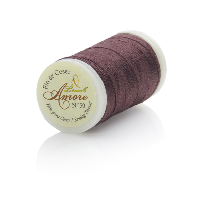 Rolo de linha de costura vinho da marca Belluci Amore Nº 50