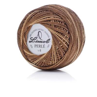 Novelo de linha castanha da marca Linenel com etiqueta