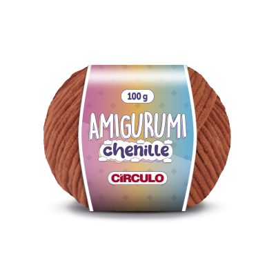 Novelo de fio chenille castanho com etiqueta colorida e texto