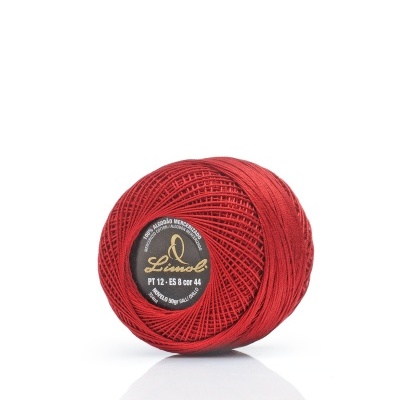 Bobine de linha vermelha com etiqueta preta e dourada