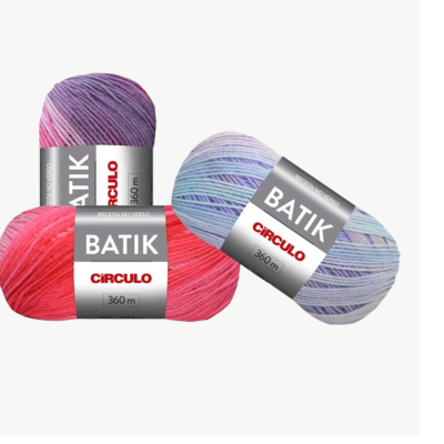 novelos de lã coloridos com etiquetas BATIK e CIRCULO