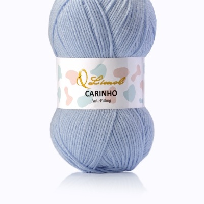 Novelo de lã azul claro com etiqueta colorida e texto 'Limol CARINHO Anti-Pilling'