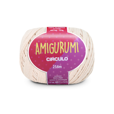 Novelo de linha Amigurumi branco da Círculo com embalagem rosa e roxa