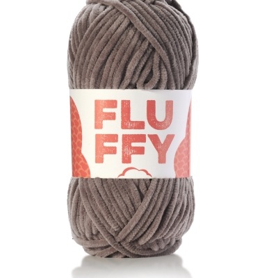 Novelo de lã castanha com etiqueta FLUFFY