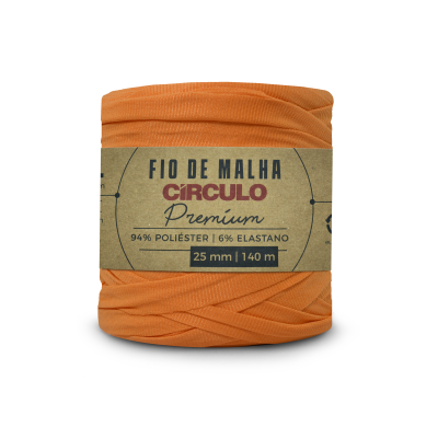 Rolo de fio de malha laranja com rótulo de papel kraft marca Círculo