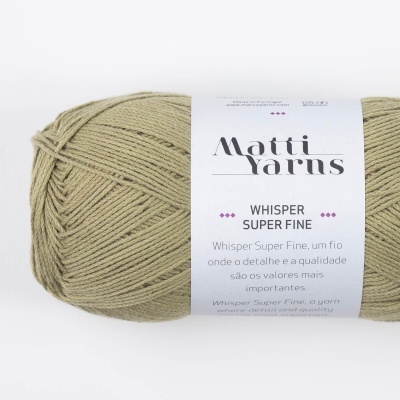 Novelo de lã bege Matti Yarns Whisper Super Fine com etiqueta branca