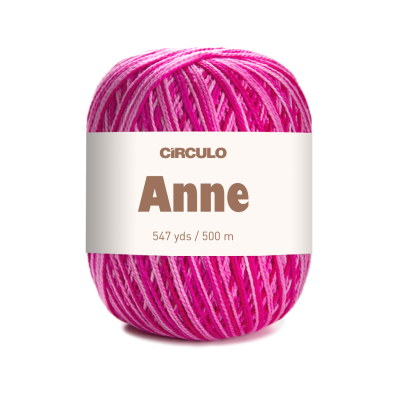 Novelo de fio rosa multicolorido com etiqueta branca CÍRCULO Anne.