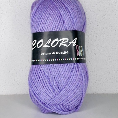 Novelo de lã lilás com etiqueta preta COLORA BABY