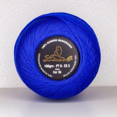 Carretel de linha azul royal 100% algodão mercerizado com rótulo preto