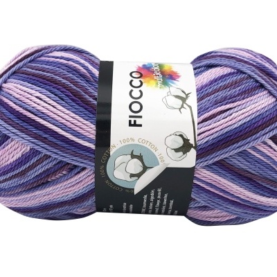 Novelo de fio de algodão multicolor em tons de roxo e lilás