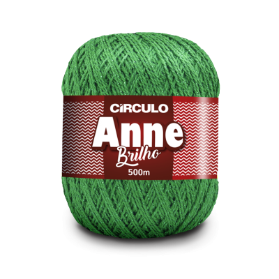 Novelo de fio verde com brilho e rótulo vermelho CIRCULO Anne Brilho 500m