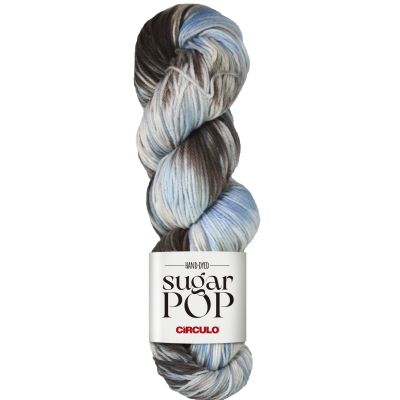 Novel de lã tingida à mão em tons de azul, cinza e castanho com etiqueta branca