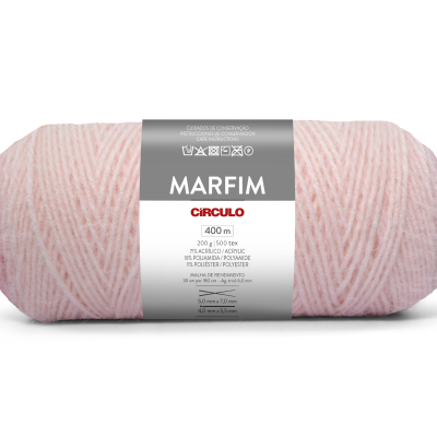 Novelo de lã cor marfim rosa claro com etiqueta cinza da marca Círculo.