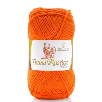 Novelo de fio laranja com etiqueta branca Trama Rústica 500/4