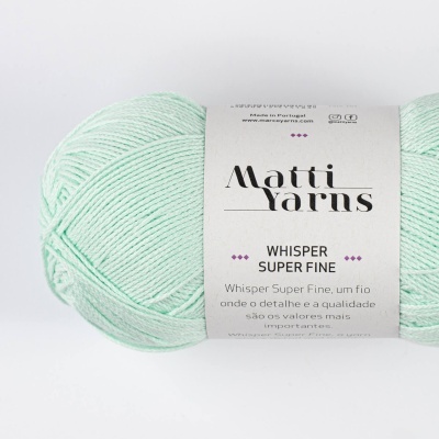 Novelo de fio verde água com rótulo branco e texto Matti Yarns