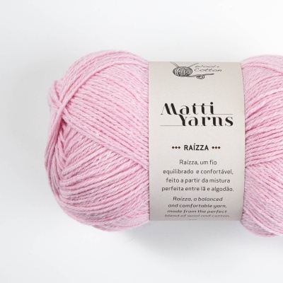 Novel rosada de lã e algodão da marca Matti Yarns com etiqueta RAÍZZA