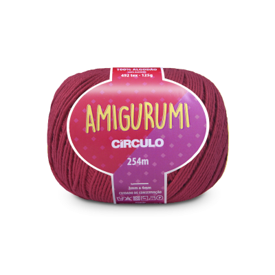 Novelo de fio vermelho vinho para amigurumi com etiqueta da marca Círculo